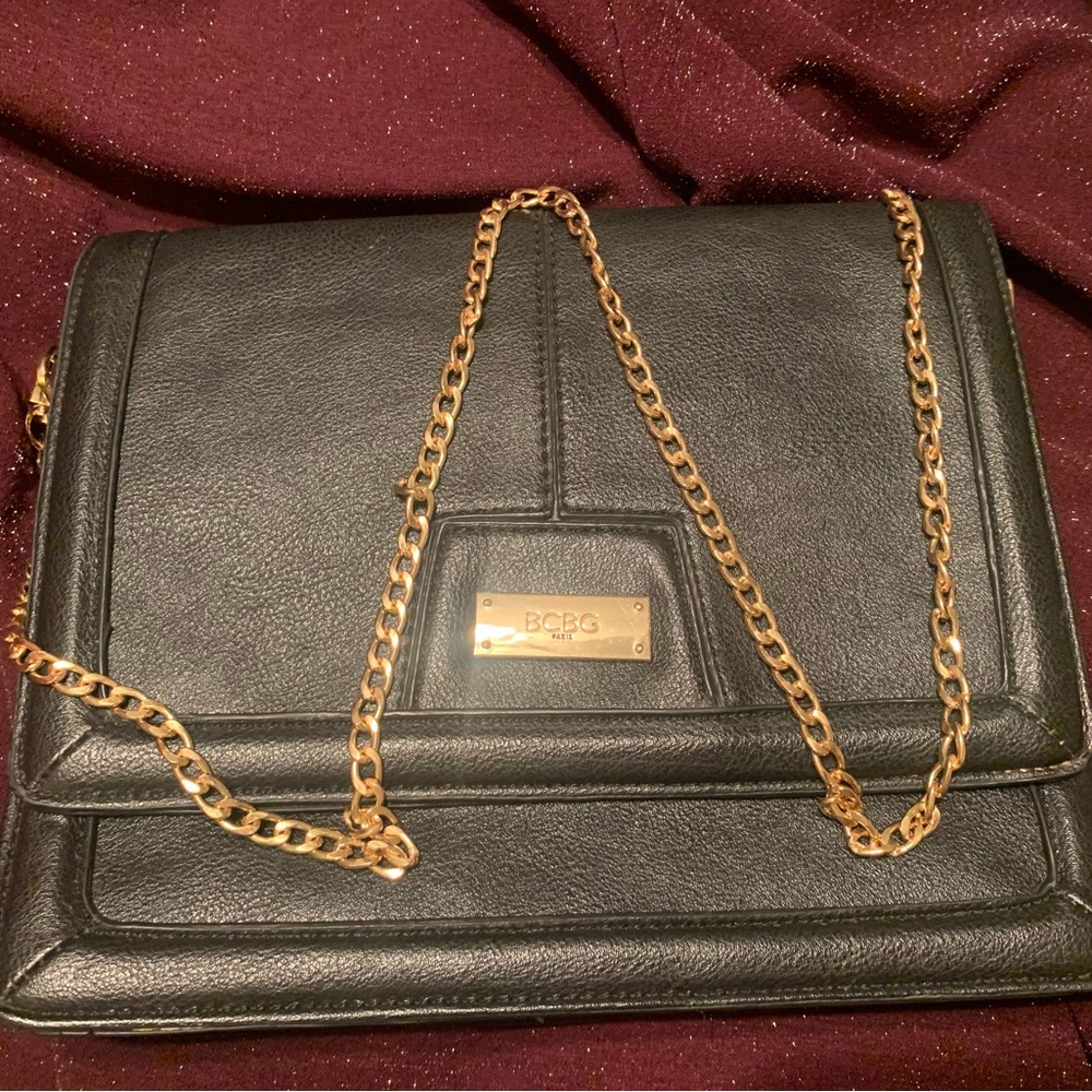 BCBG Crossbody w/gold chain